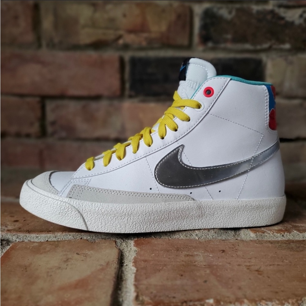 Nike Blazer Mid '77 GS White Silver Floral DQ7773-100 Youth 7Y / Women's 8.5